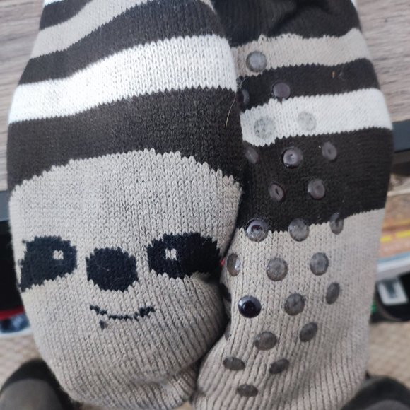 Sloth Cozy & Furry Slipper Socks Ladies size 6-8 - Picture 2 of 4
